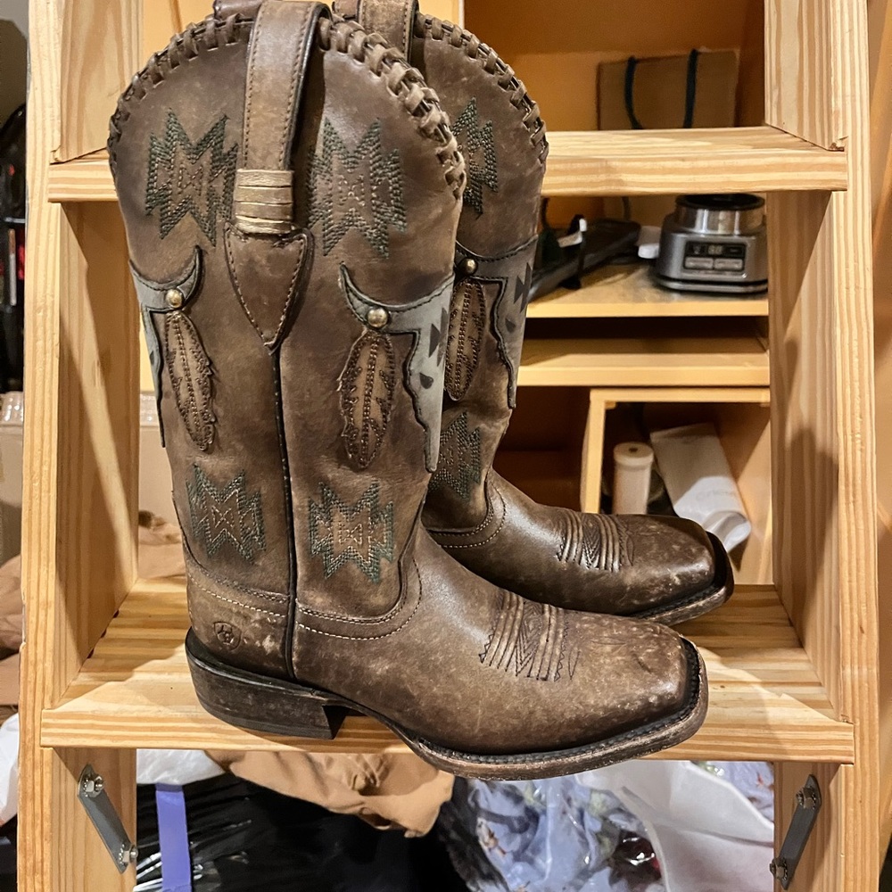 ariat cowgirl boots